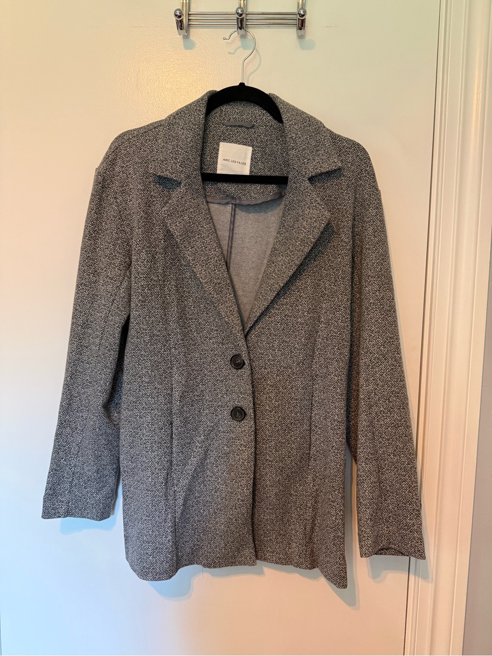 Avec Les Filles Gray Two-Button Notch Lapel Blazer